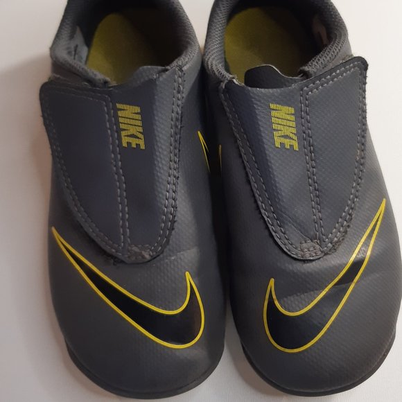 Nike soccer kids shoes - Picture 1 of 5